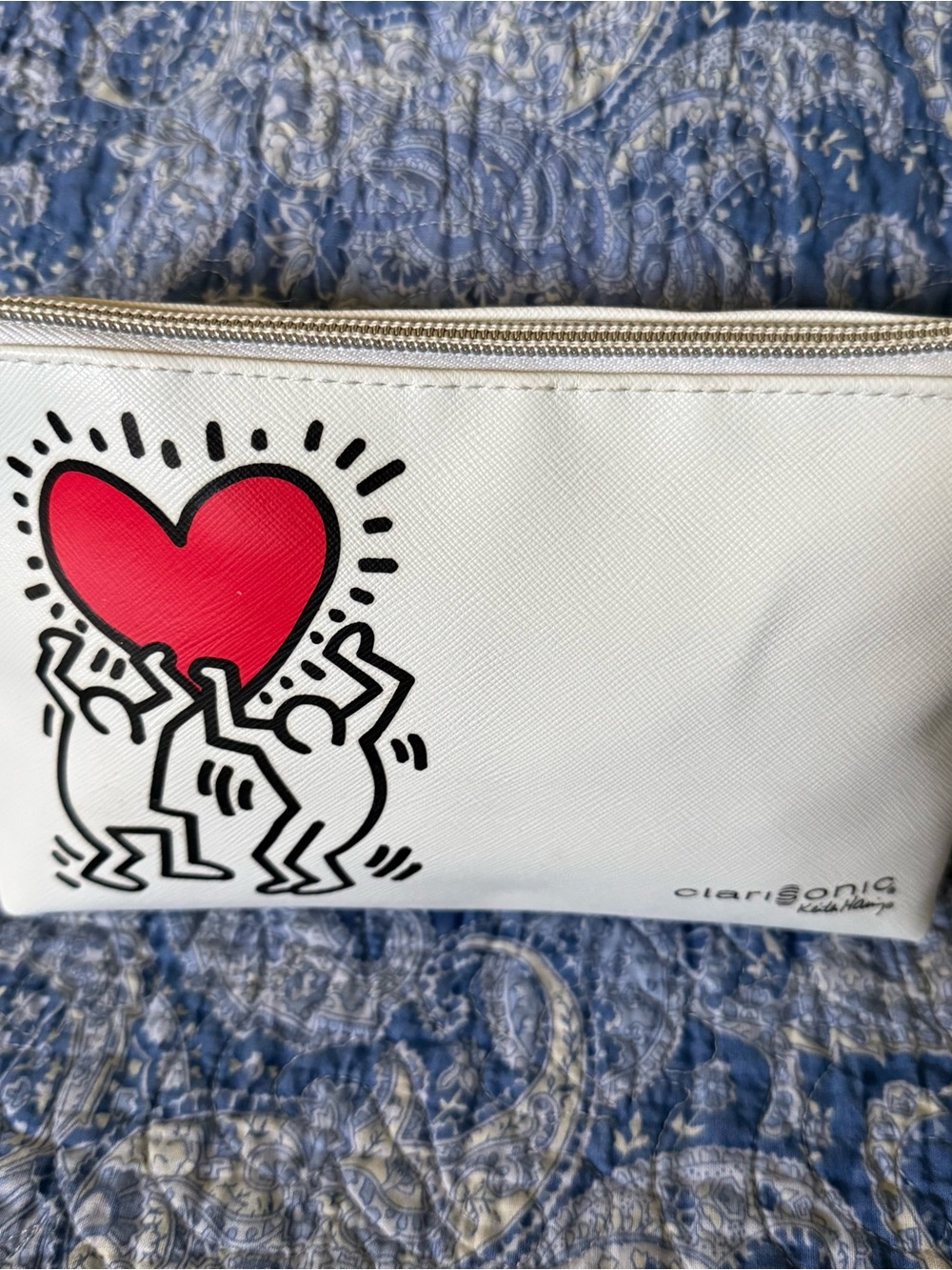 Clarisonic Keith Haring Love Travel Makeup Bag - Picture 7 of 12